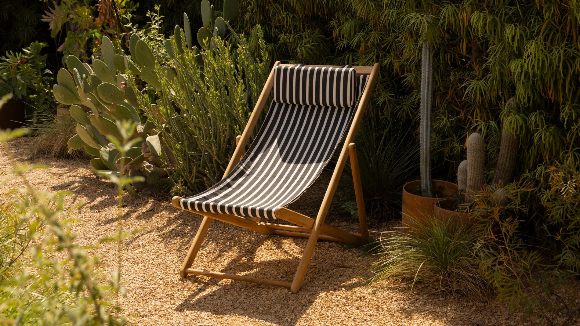 Settle In Outdoor Patio Chair, Large, Black Sand_image