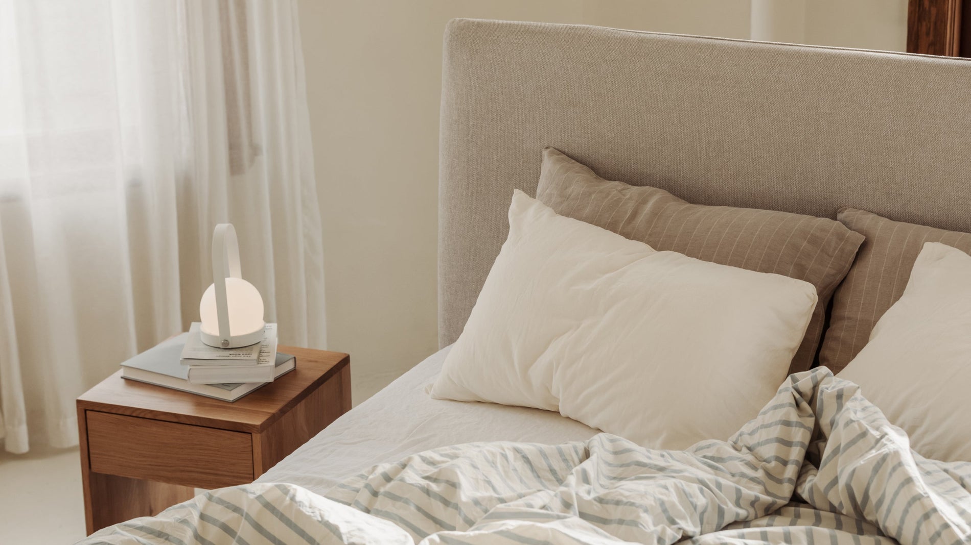 Wave Bed High Headboard with Storage, King, Latte_image