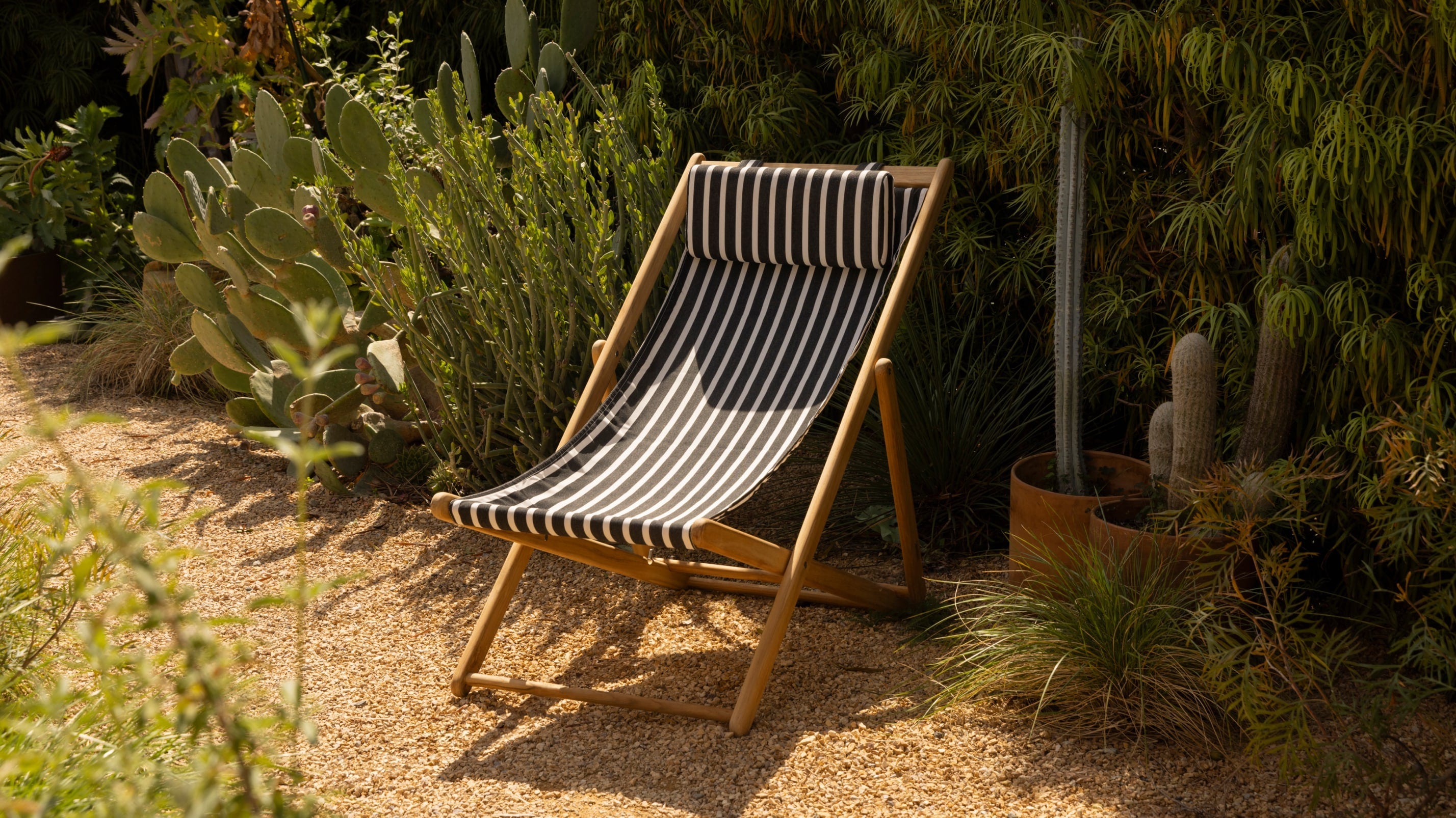 Settle In Outdoor Deck Chair, Black Sand - Image 2