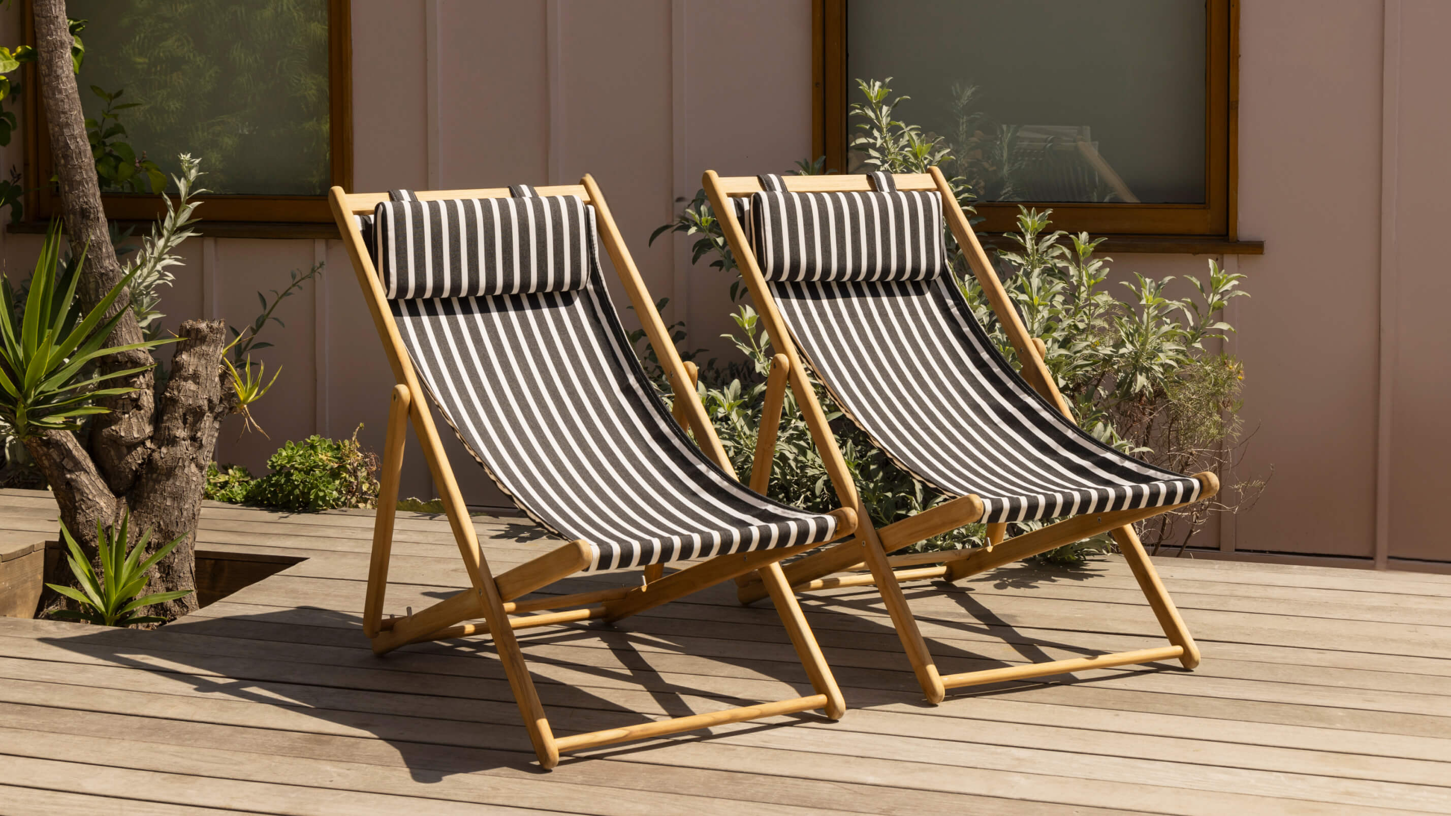 Settle In Outdoor Deck Chair, Black Sand - Image 3