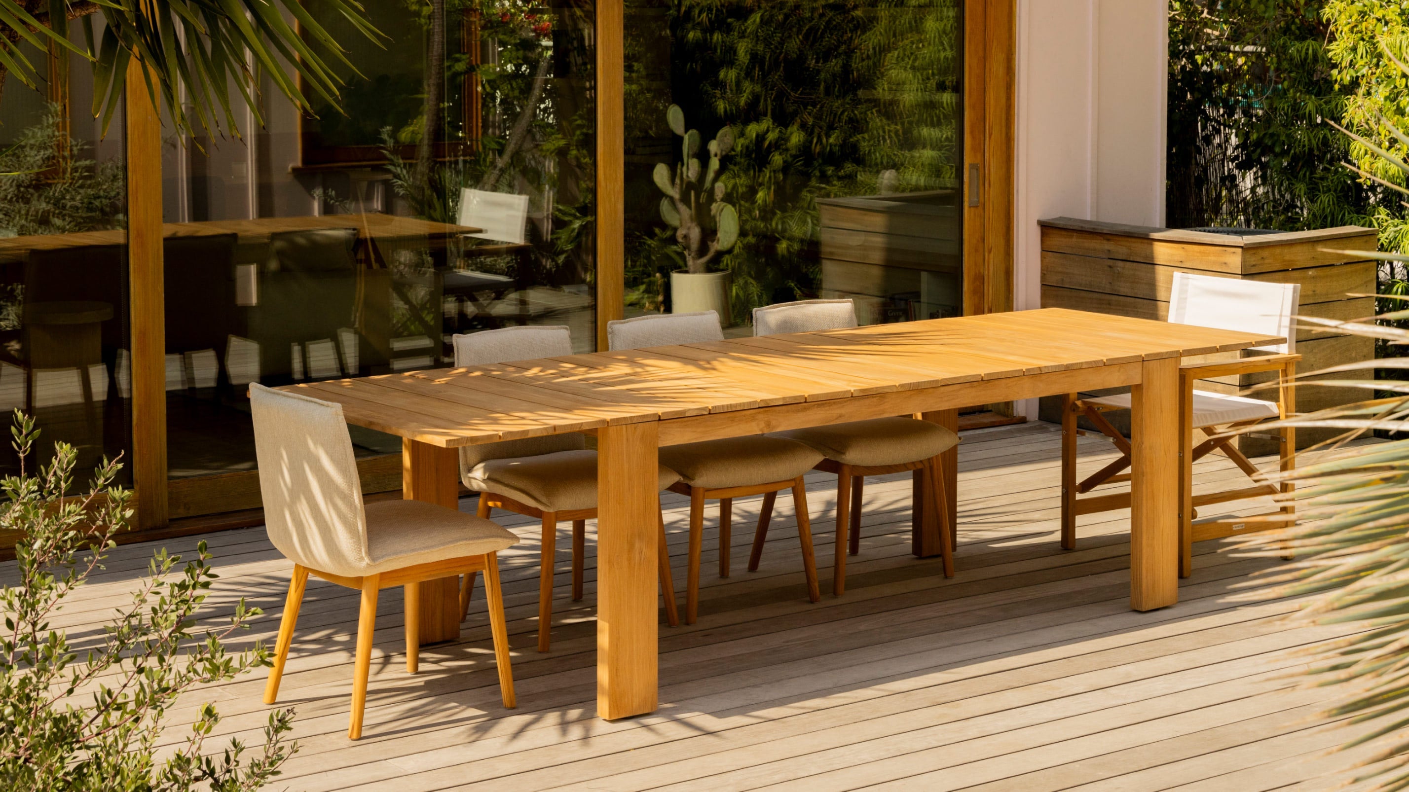 extendable outdoor dining table for 8